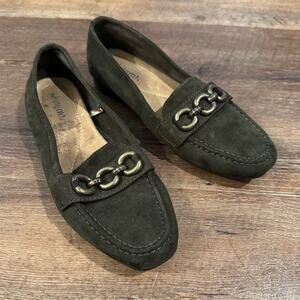 White Mountain Loafer Flats Olive Green Chain Slip-On 6.5 Academia Literary Chic